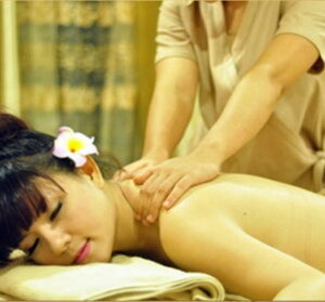 Massage yoni cho nữ môi giới bất động sản